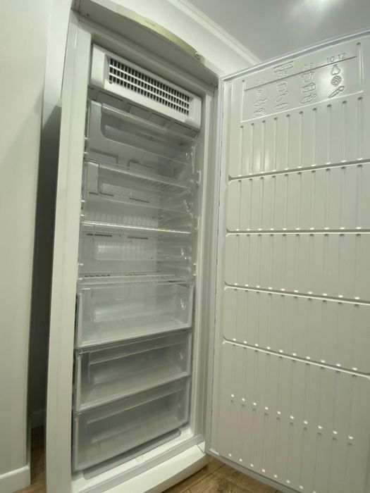 Продам морозильную камеру Indesit