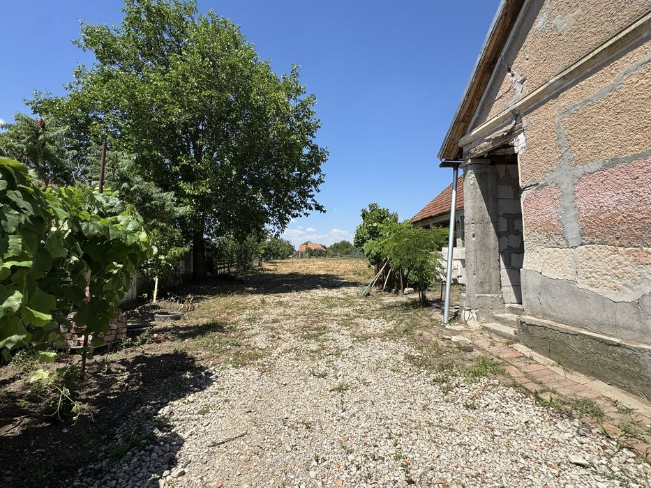 Casa cu teren 1618 mp si utilitati Ianova