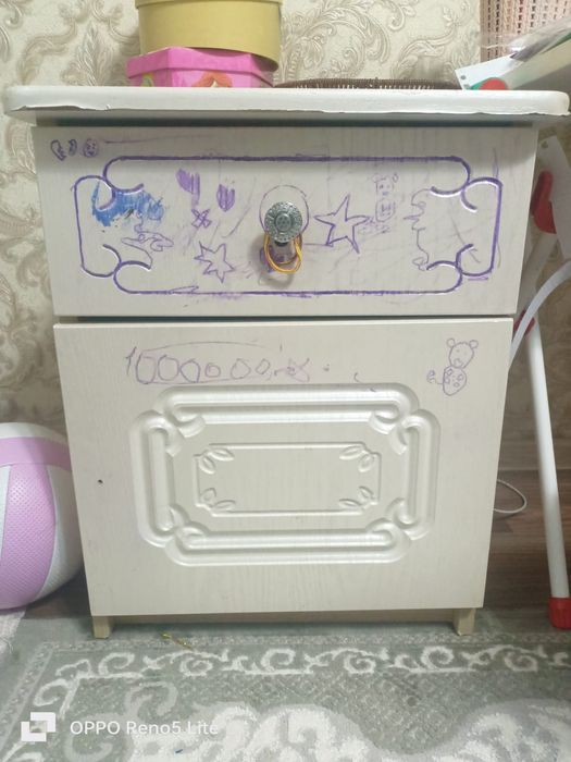 Продам комод и 2 тумбы