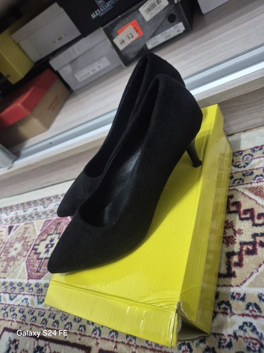 Продам черные туфли