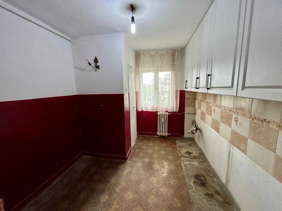 Vând apartament 4 camere DECOMANDAT, 86 mp, Aurel Vlaicu-Bloc izolat