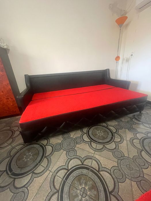 Canapea fotolii tabureți masută