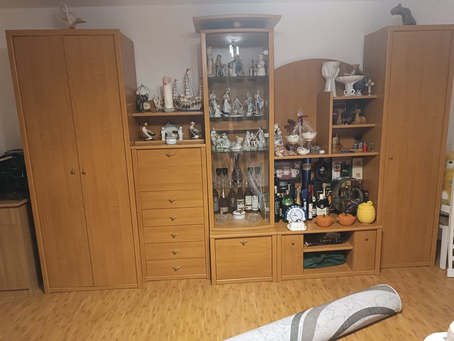 Vând diferite piese de mobilier