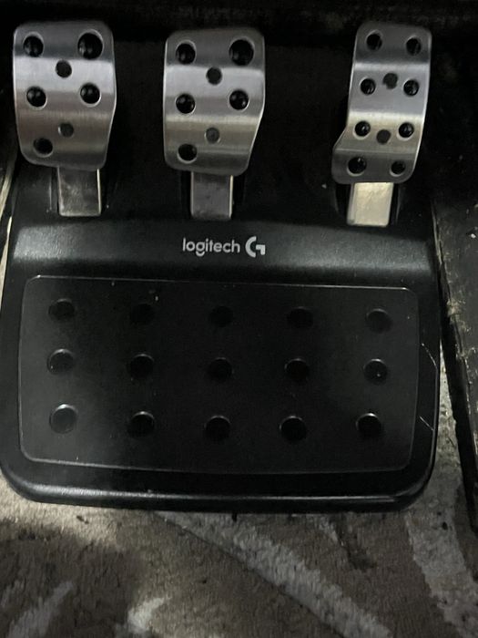 Logitech G29 + pedale – 1.250 lei | Foarte ușor negociabil cititi descrierea foarte atent
