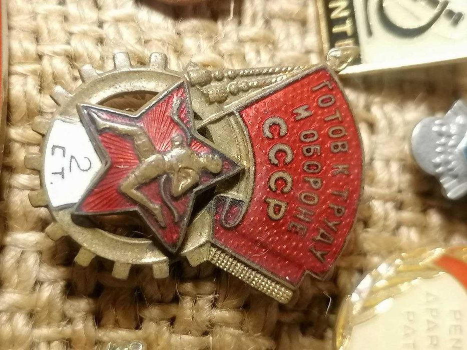 Mini colectie de insigne militare