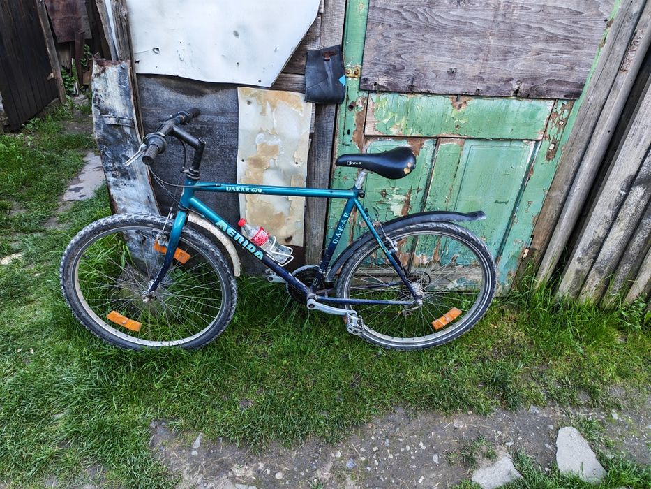 Biciclete vânzare bicicleta verde preț: 600 negociabil bicicleta roșie preț 600 negociabil