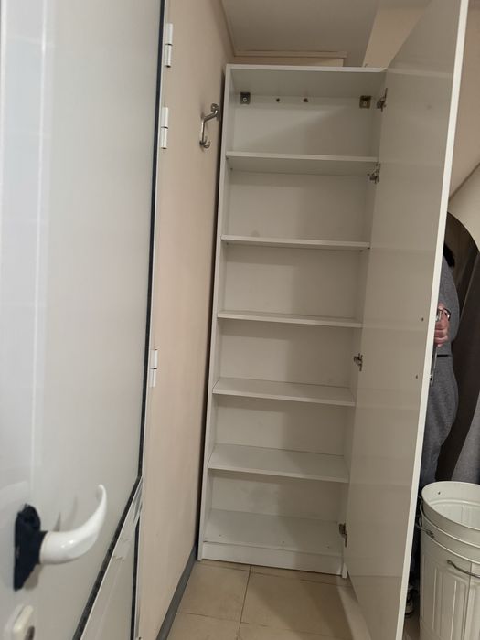 Стенен шкаф бял лак