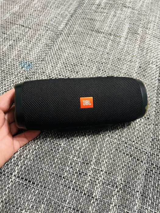 Vând boxe JBL Flip 4/ Charge 3