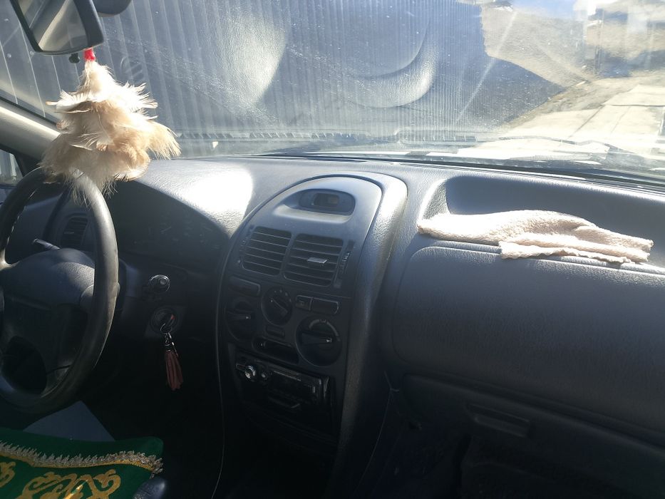 Машина Mitsubishi Carisma