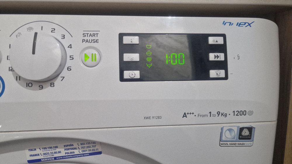 Продавам пералня Indesit