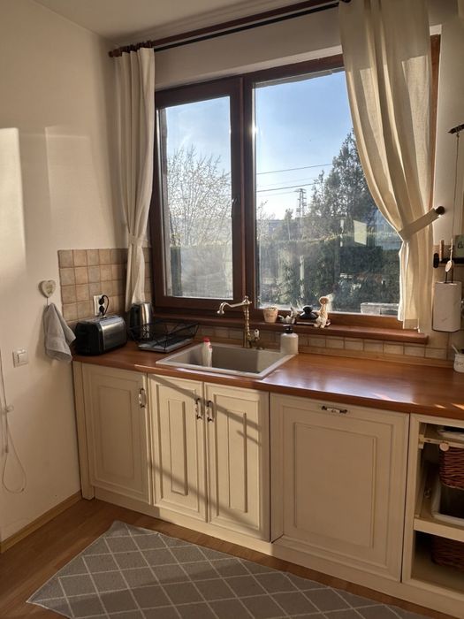 Кухня с включени ел. уреди