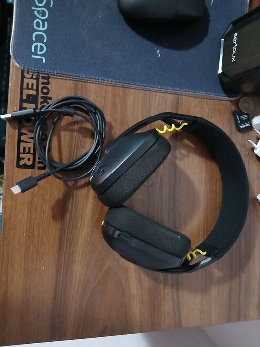 Vând casti gaming Logitech