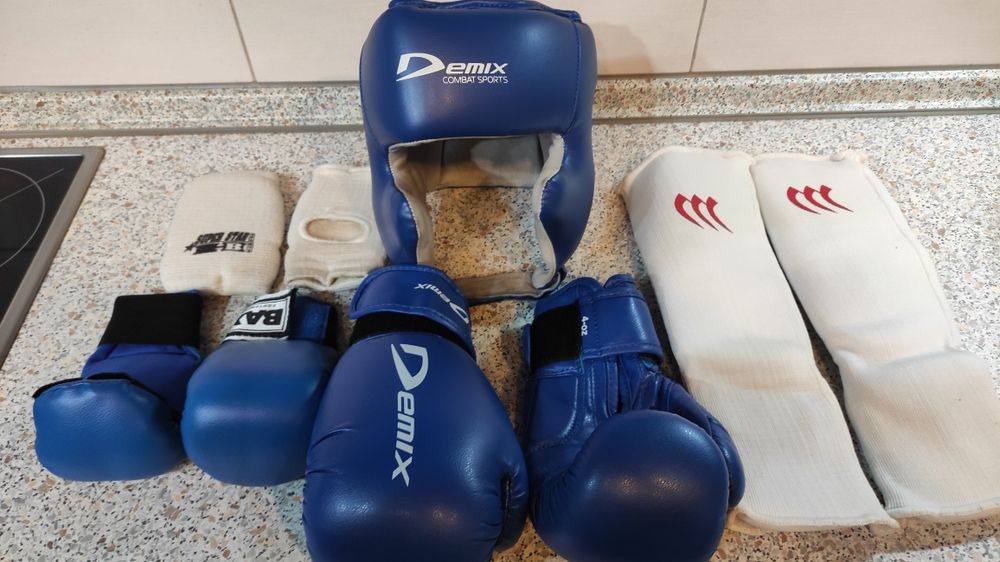 Перчатки,шлем, шингарты, накладки