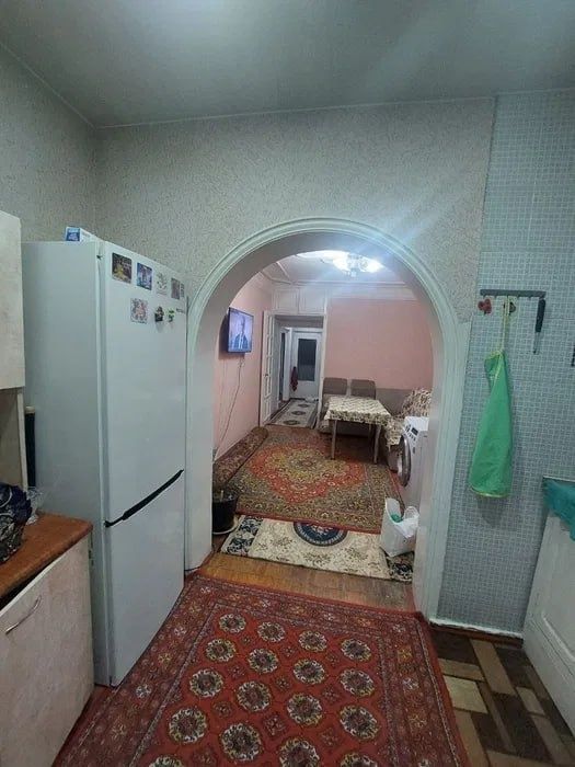 Продаётся Мирабад 4/2/5 с мебелью техникой ремонт средний !!!
