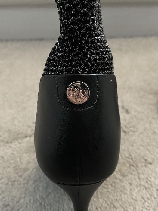 Елегантни обувки Guess