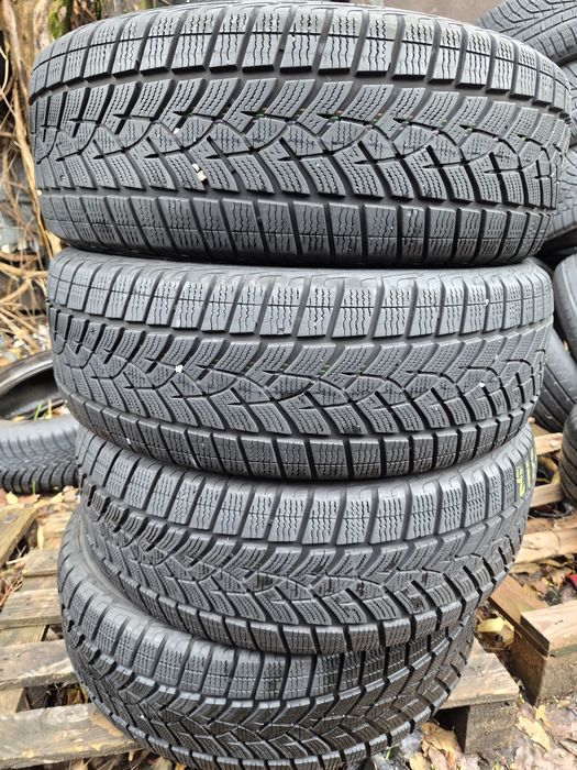 4бр. 215 60 17 Goodyear зимни.