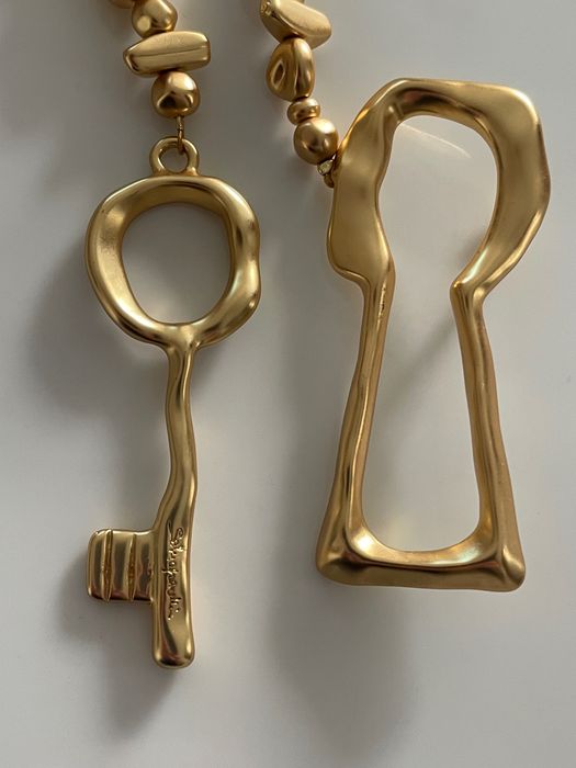 Позлатено колие стил Schiaparelli с висулка ключ.