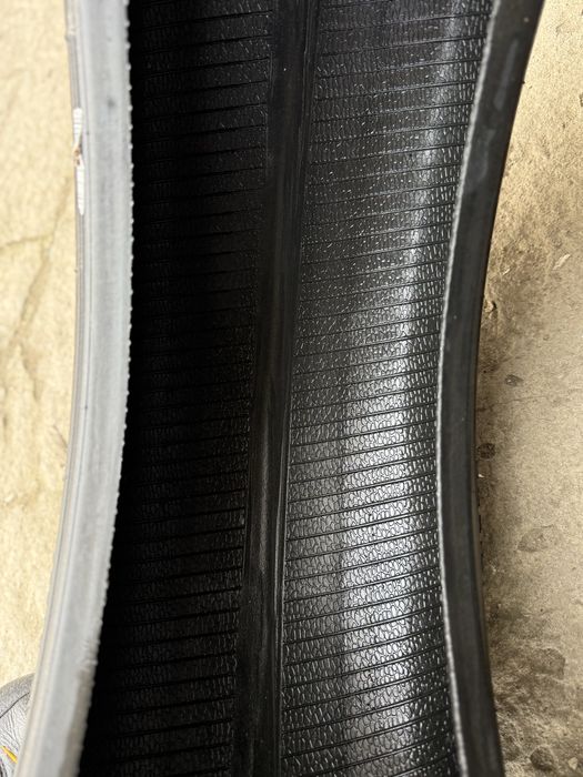 Продам две шины