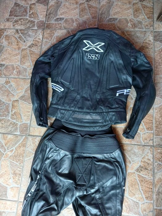 Costum moto din piele.