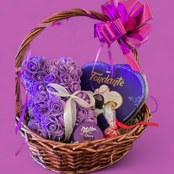 Кошници за подарък! и Мечета от вечни рози!