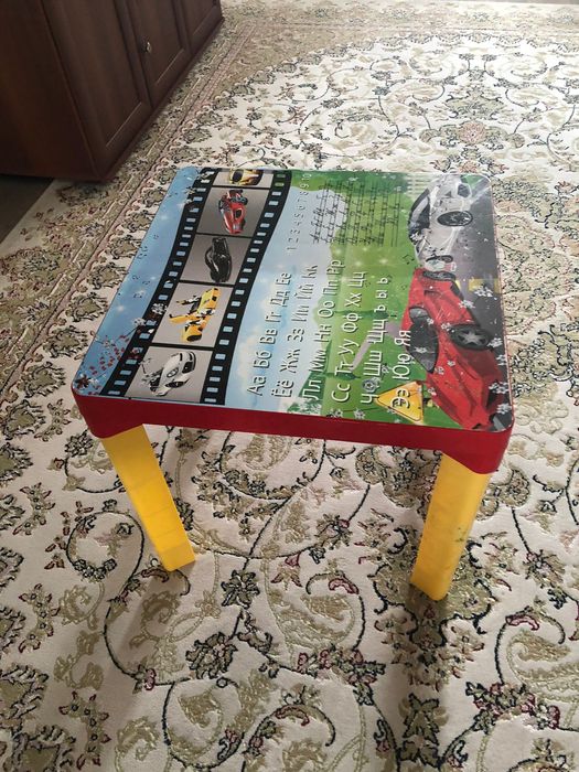 Стол и стульчик детский