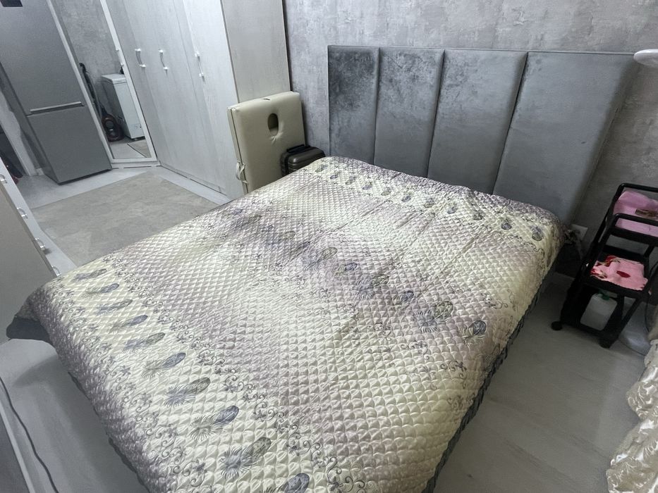 Продаю спальный гарнитур