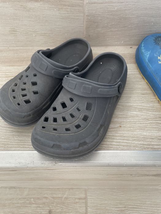 Vând cizme ploaie , măsura 29, interior cu material .