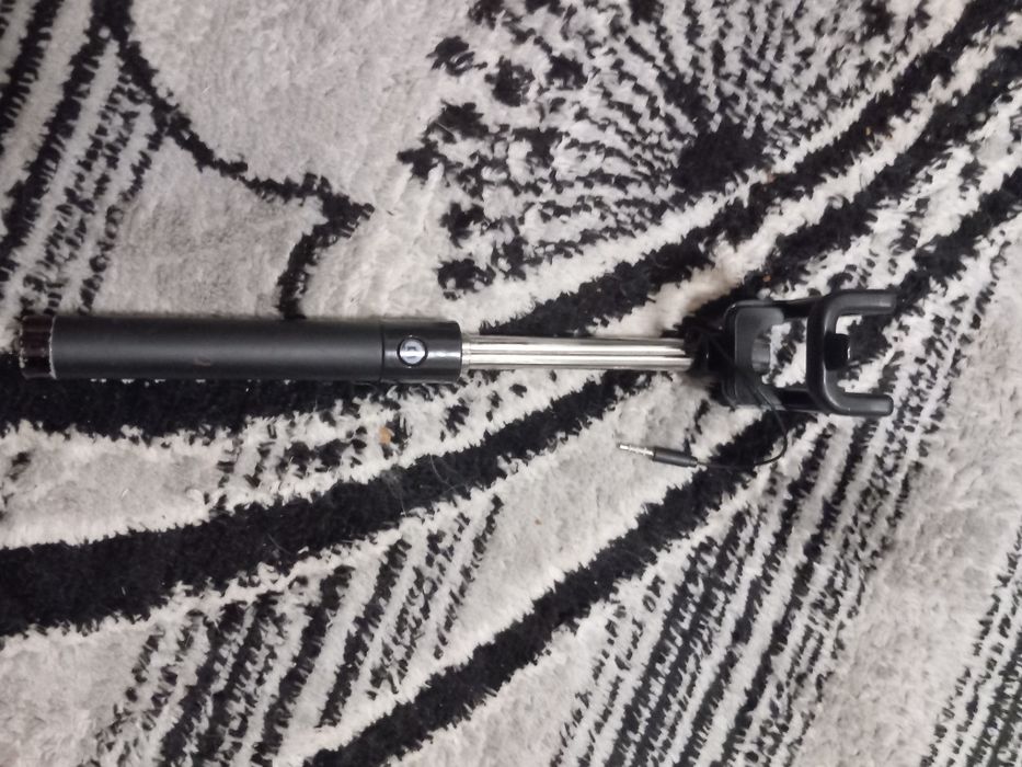 Ceas ,placa de indreptat parul,casti,selfie stick, alarm