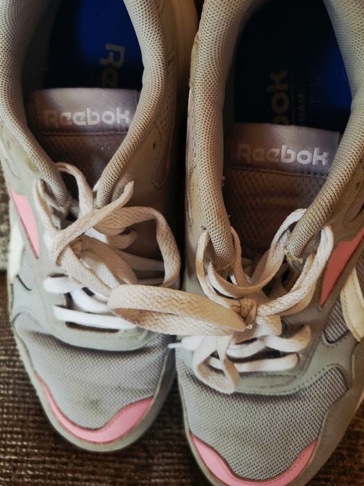 Продавам дамски маратонки  Reebok 39