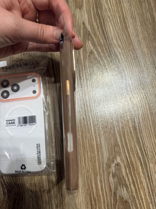 Калъф IPhone 17 pro max 25 лв за 4 бр.