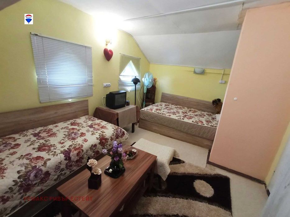 Къща на три етажа за продажба в гр. Мартен