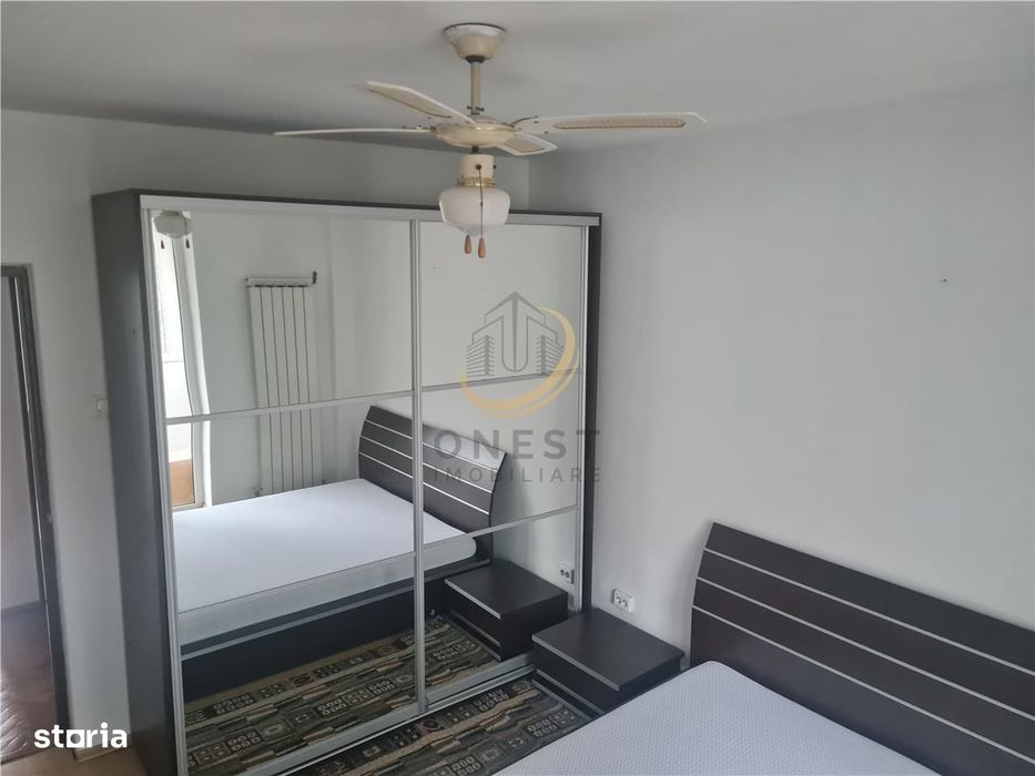 Apartament cu 4 camere zona Unic UMF