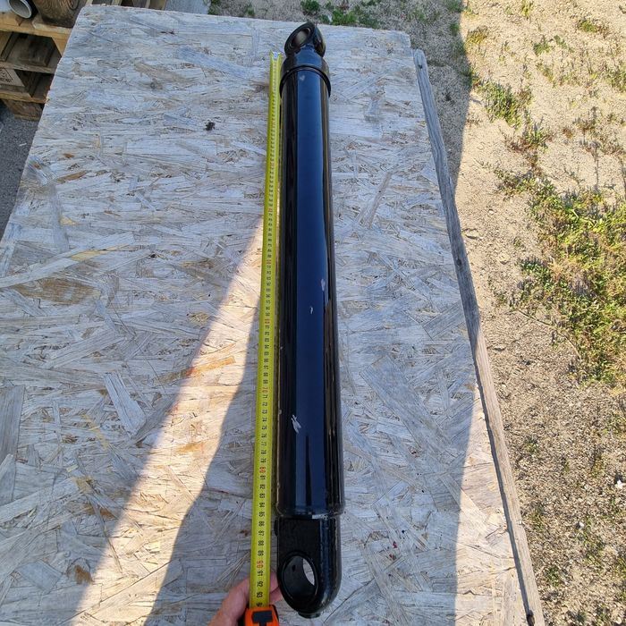 Cilindru hidraulic lungime 900 mm deschide 600 mm tija 50 mm grosime d