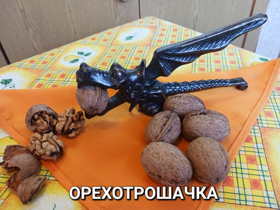 ОРЕХОТРОШАЧКА стара ретро колекция. Лешникотрошачка отварачка за бутил