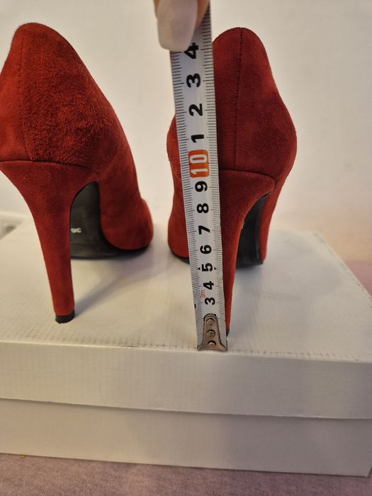 Pantofi rosii din piele intoarsa ( naturala)