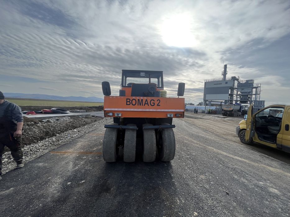 Inchiriez cilindru compactor pneuri