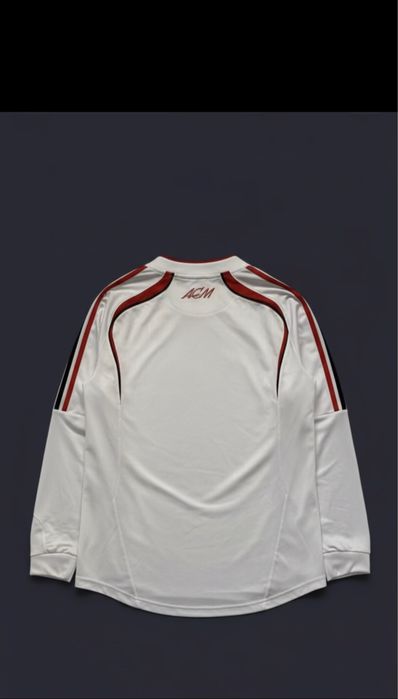 Продам футболку милан