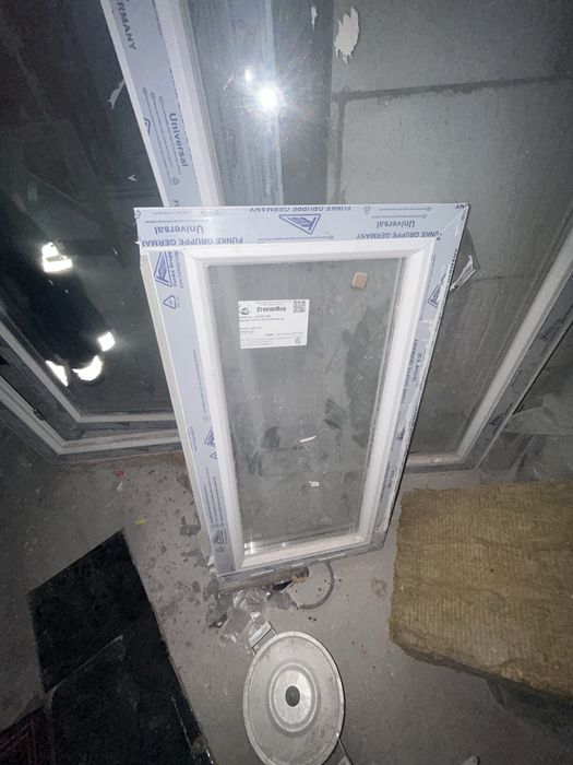 Стеклянная дверь на балкон