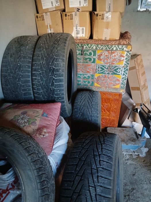 Зимние шины Nokian Tyres 275/60R20