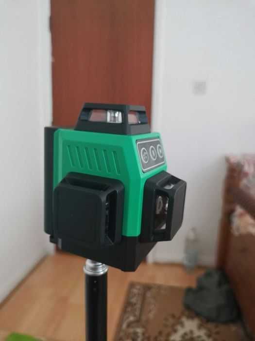 Nivela laser cu Trepied Autonivelare ,telecomanda ,acumulator portabil