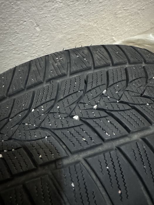 Cauciucuri 235 40 19