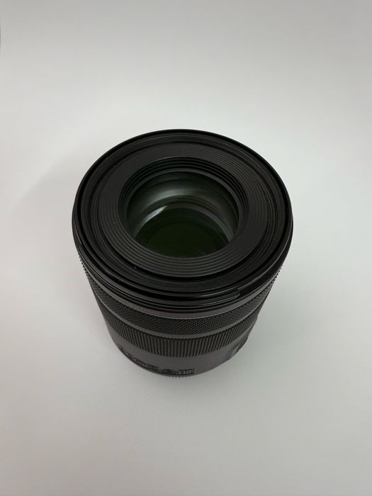 Canon RF 85mm F2 Macro IS STM