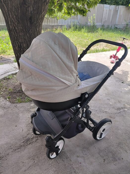 Коляска продам срочно