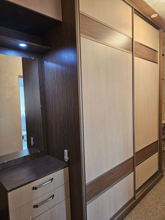 Продается прихожий шкаф