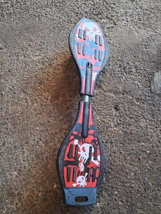 Vând skatebord și cască