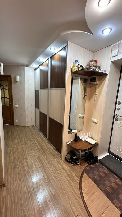 Продам трехкомнатную квартиру