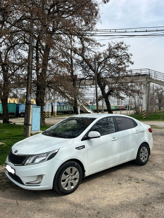 Автомобиль KIA RIO 2014 год