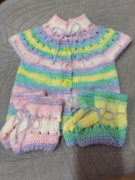 Бебешко елече,ръчно плетиво