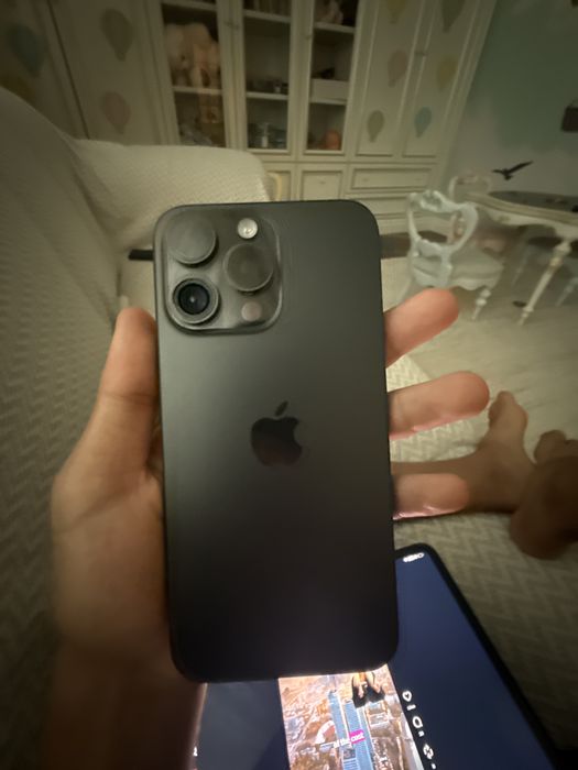 Iphone 15 pro max 256 защитное стекло от камеры нету только одна