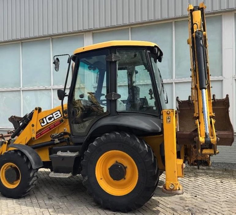 Комбиниран багер JCB 3CX | 2011 г. | 4x4 | 4 720 моточаса | 4-в-1